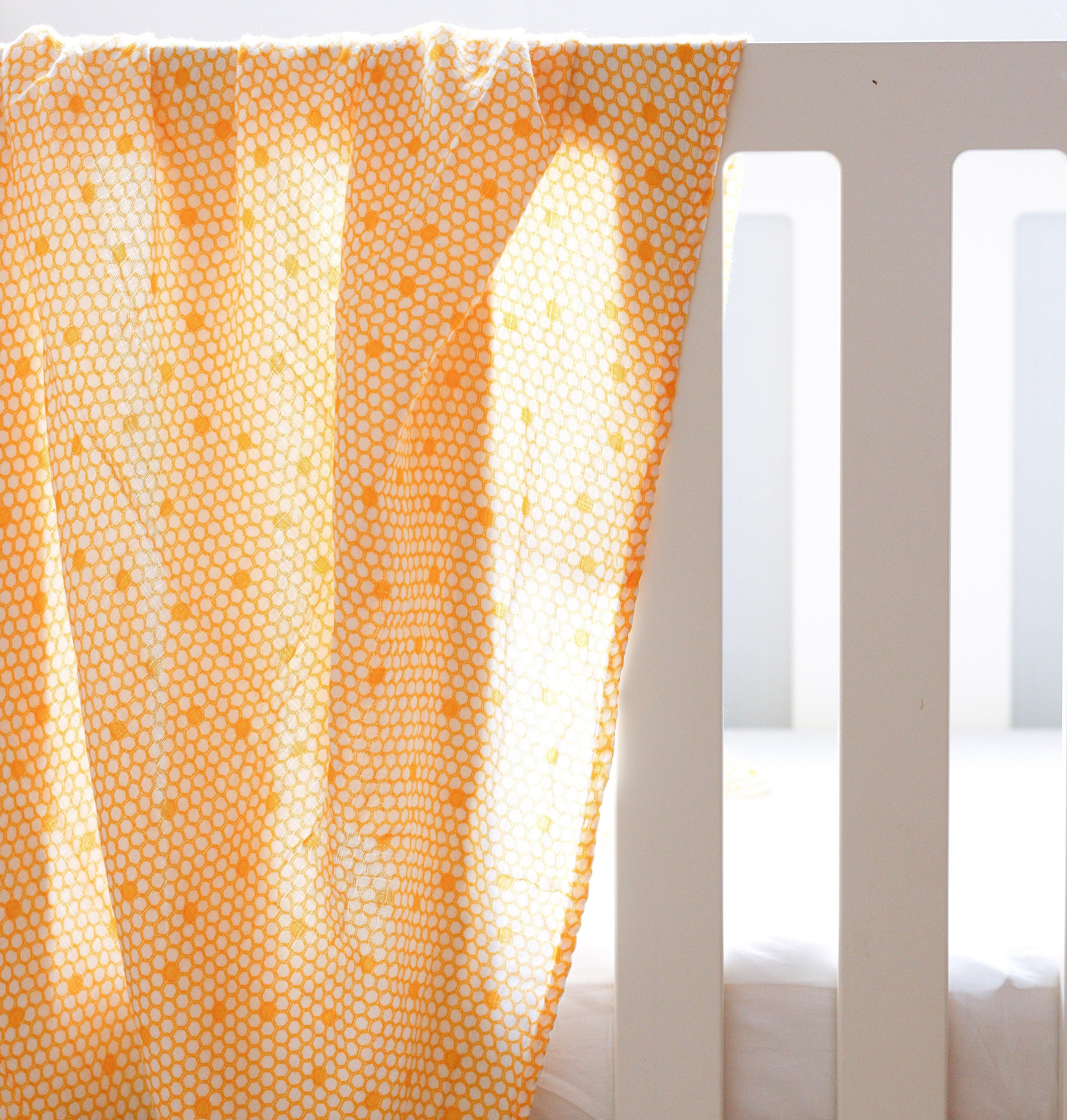 Organic Breathable Soft Cotton Busy Bees Swaddle Set